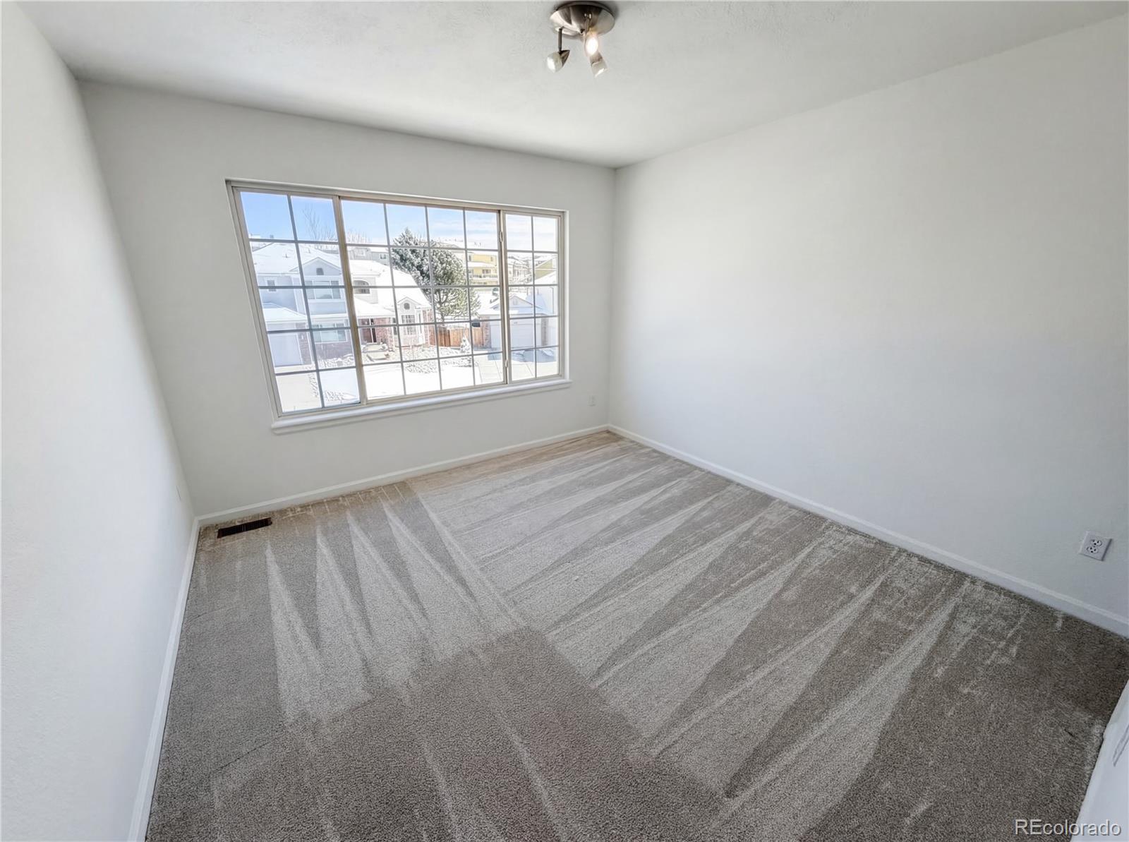 5817 S Espana Street Aurora CO 80015