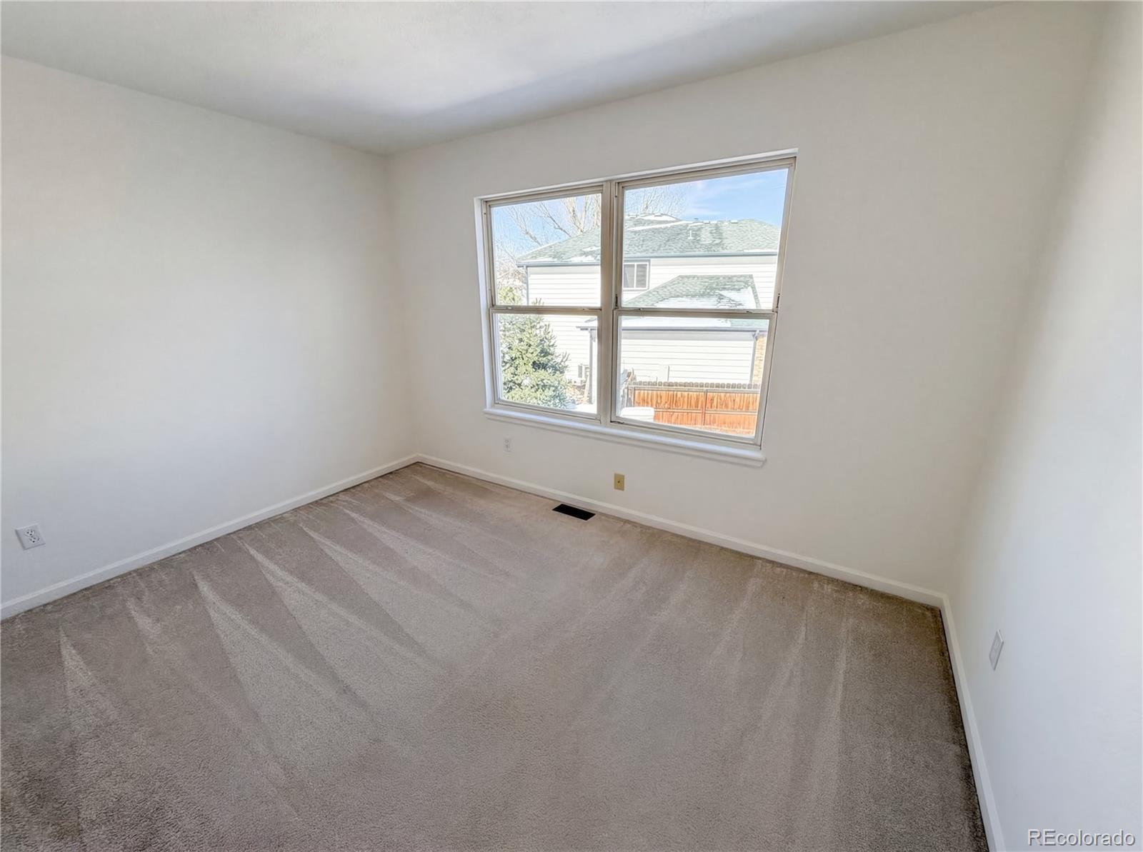 5817 S Espana Street Aurora CO 80015