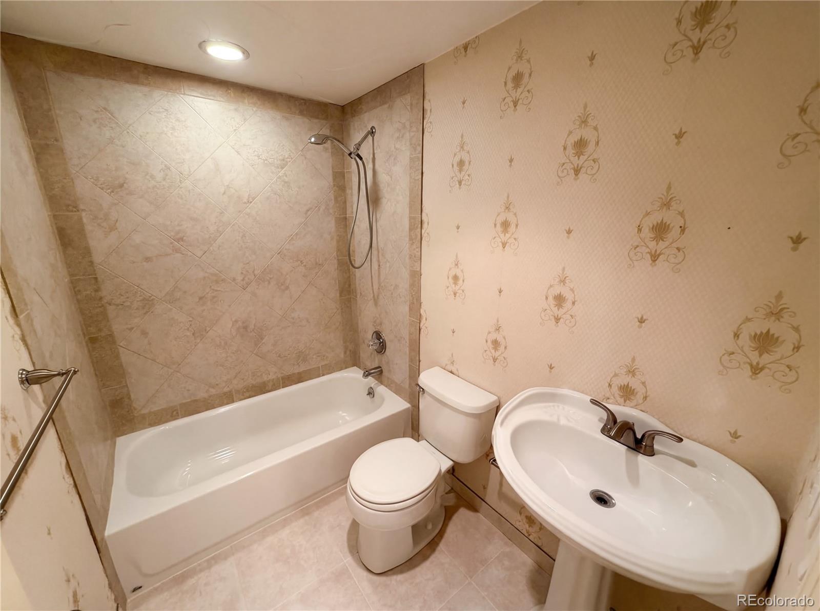 5817 S Espana Street Aurora CO 80015