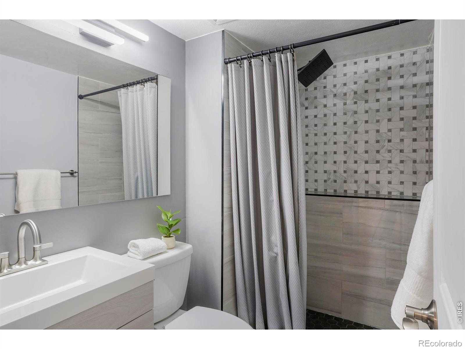 2460 Sunset Drive Longmont CO 80501