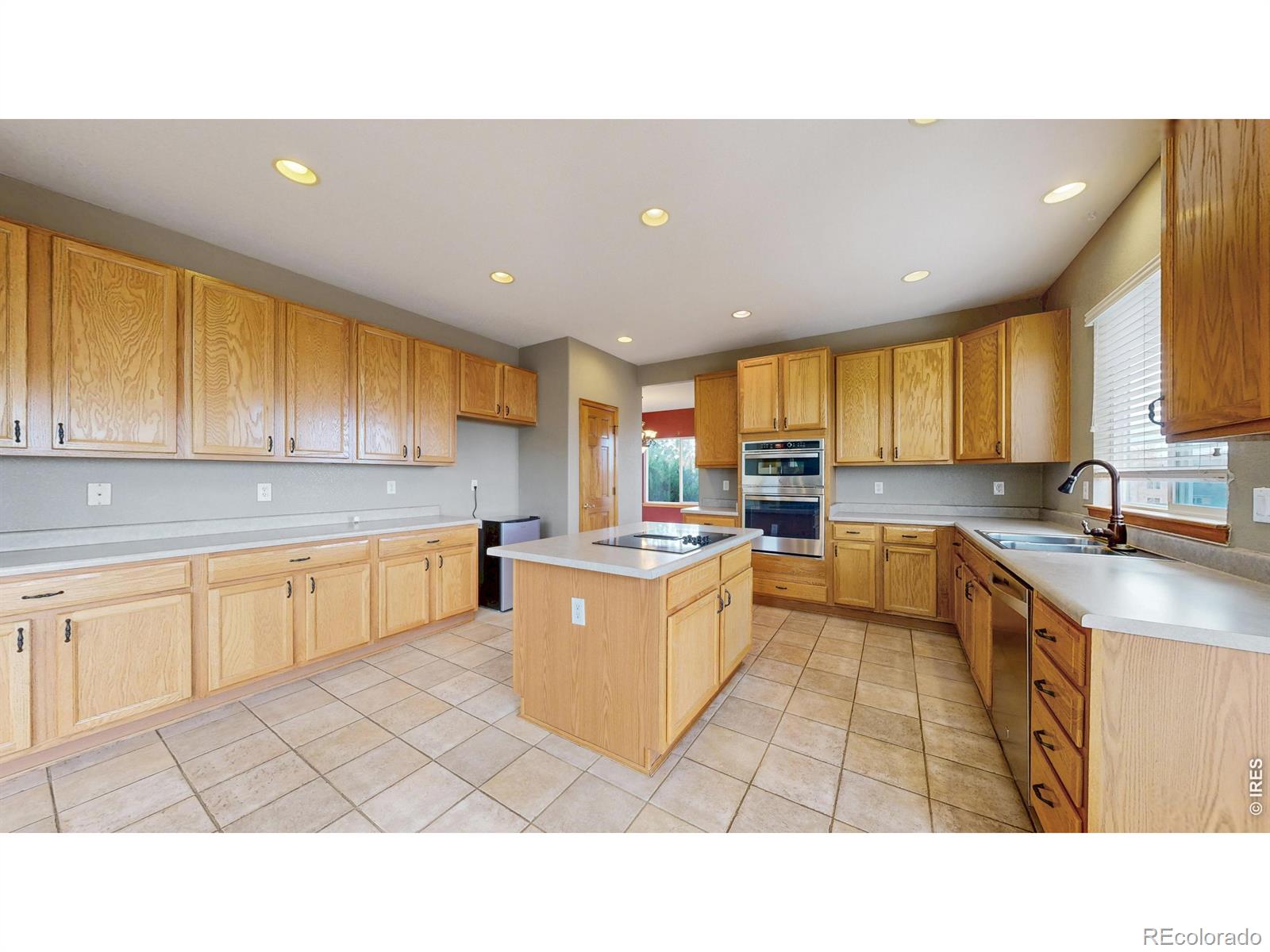 5904 S Ukraine Street Aurora CO 80015