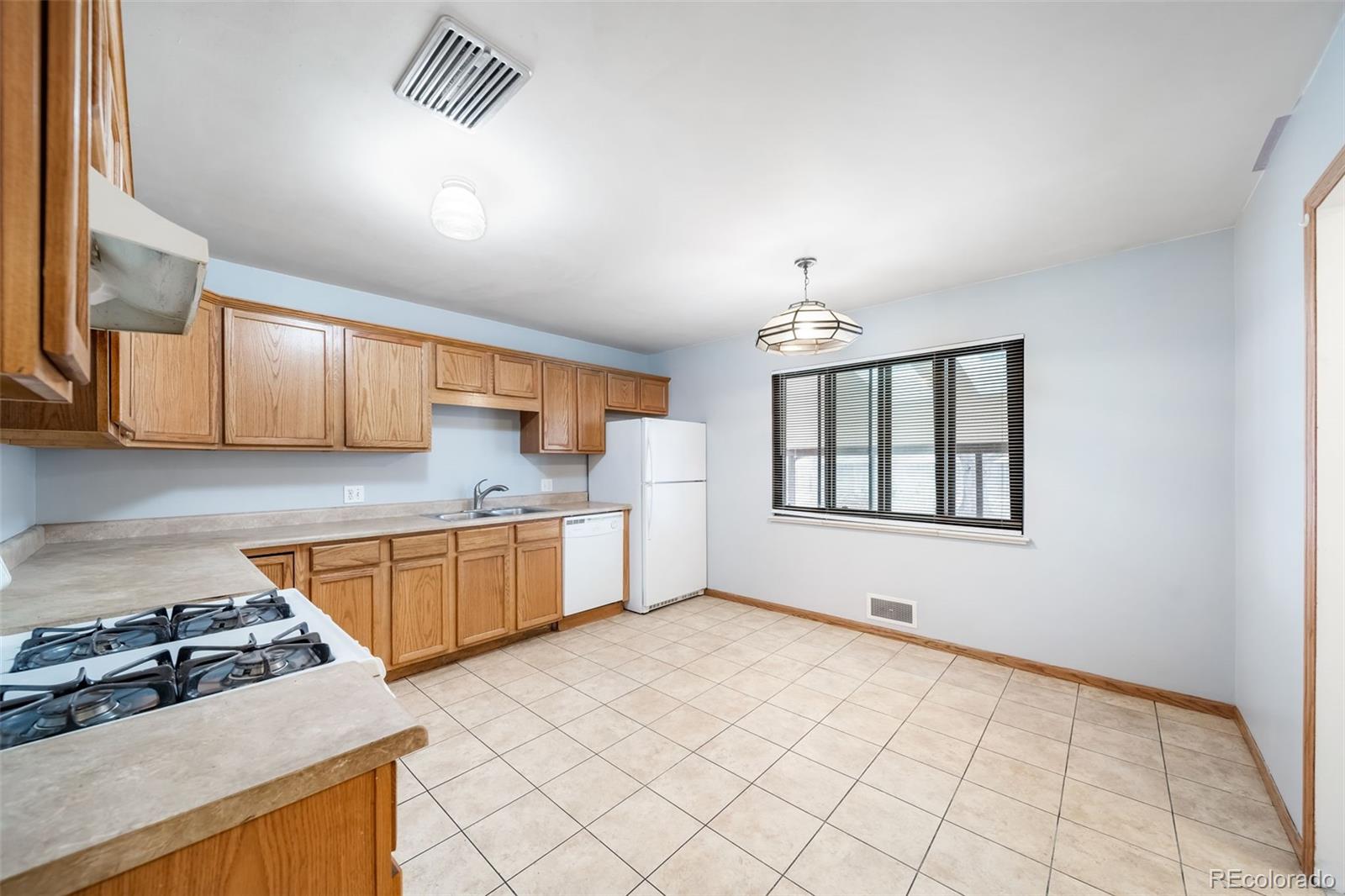 2228 Newark Street Aurora CO 80010