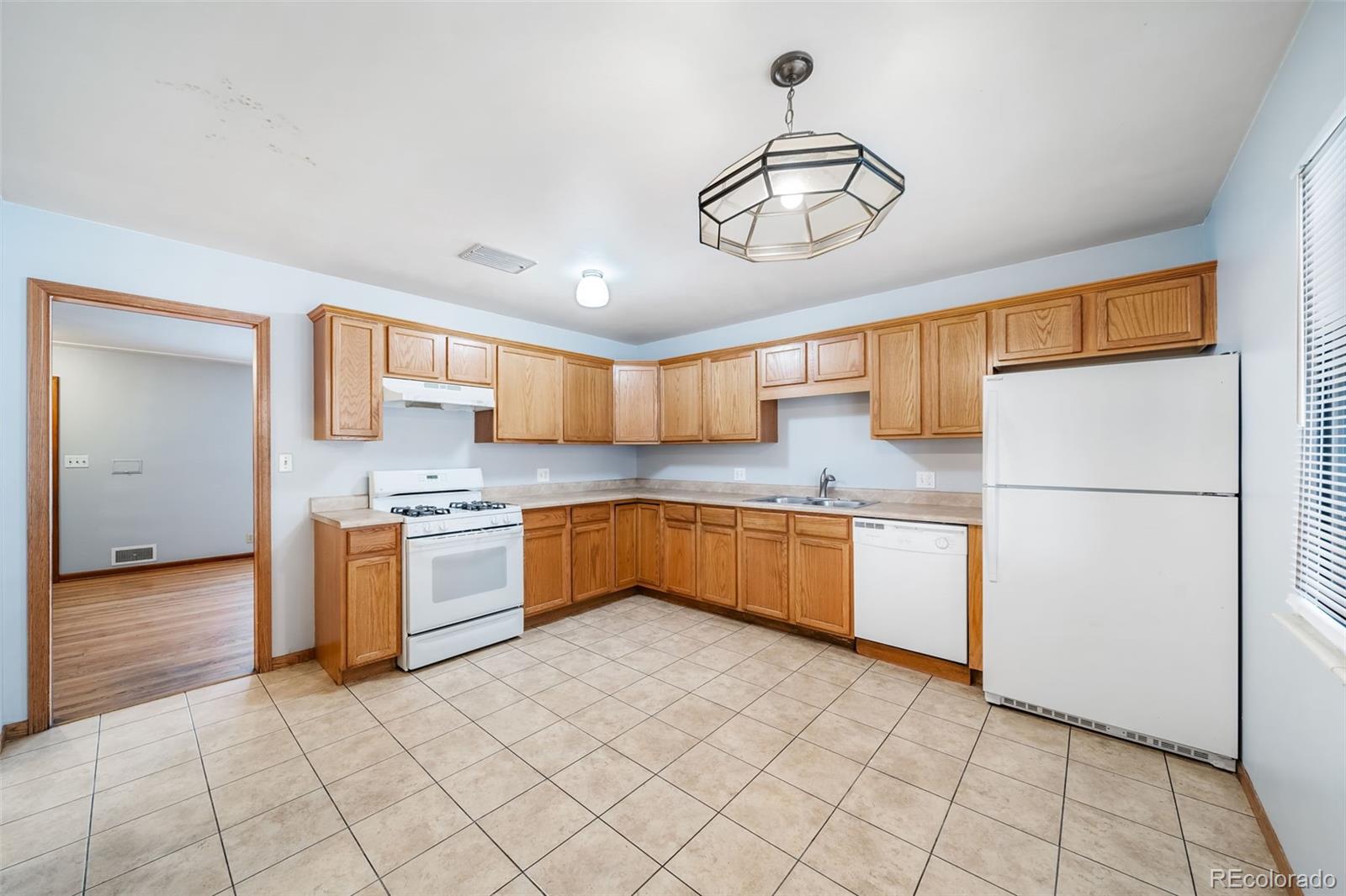 2228 Newark Street Aurora CO 80010
