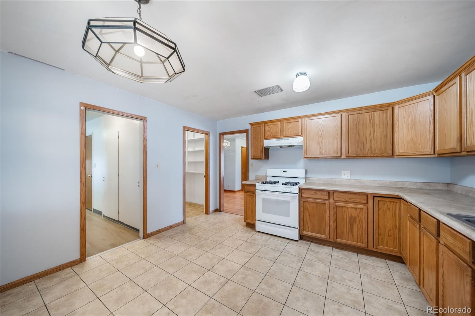 2228 Newark Street Aurora CO 80010
