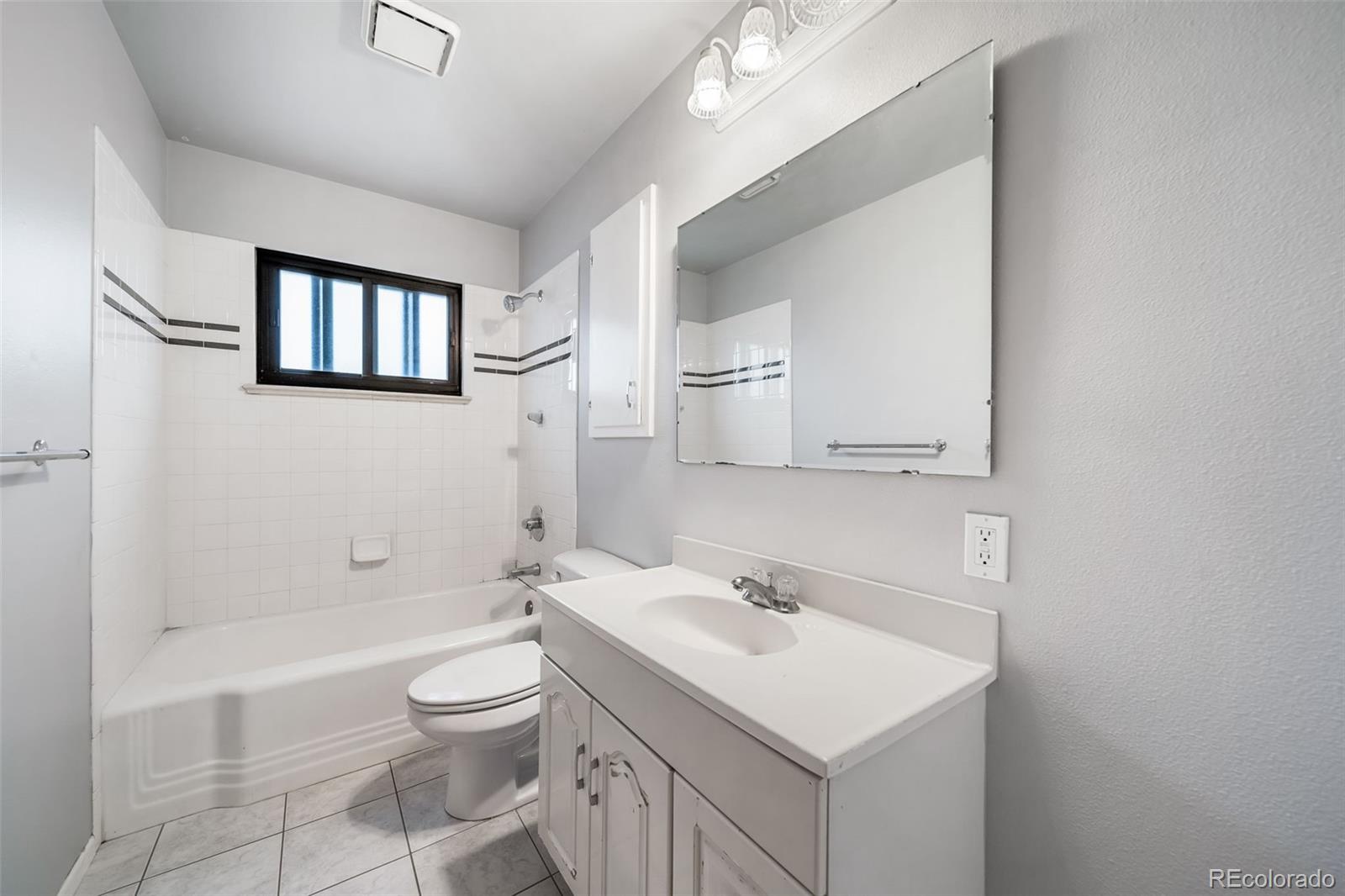 2228 Newark Street Aurora CO 80010