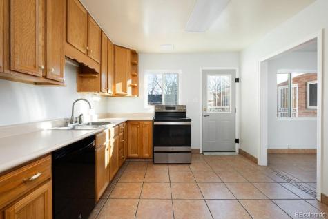 702 Scranton Court Aurora CO 80011