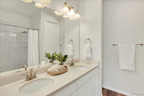 4683 S Nepal Way Aurora CO 80015