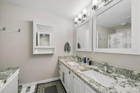 2711 S Oakland Circle E Aurora CO 80014