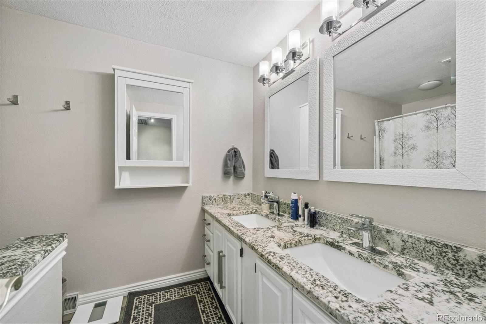 2711 S Oakland Circle E Aurora CO 80014