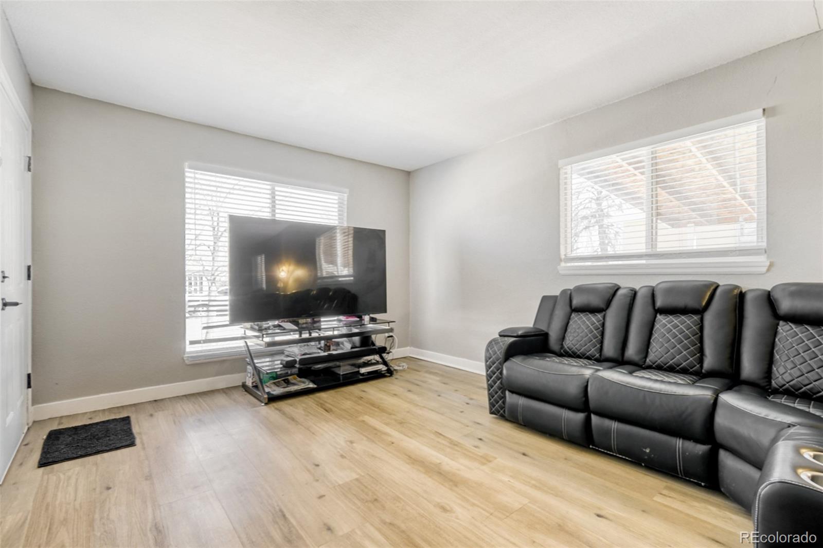 987 Vaughn Street Aurora CO 80011