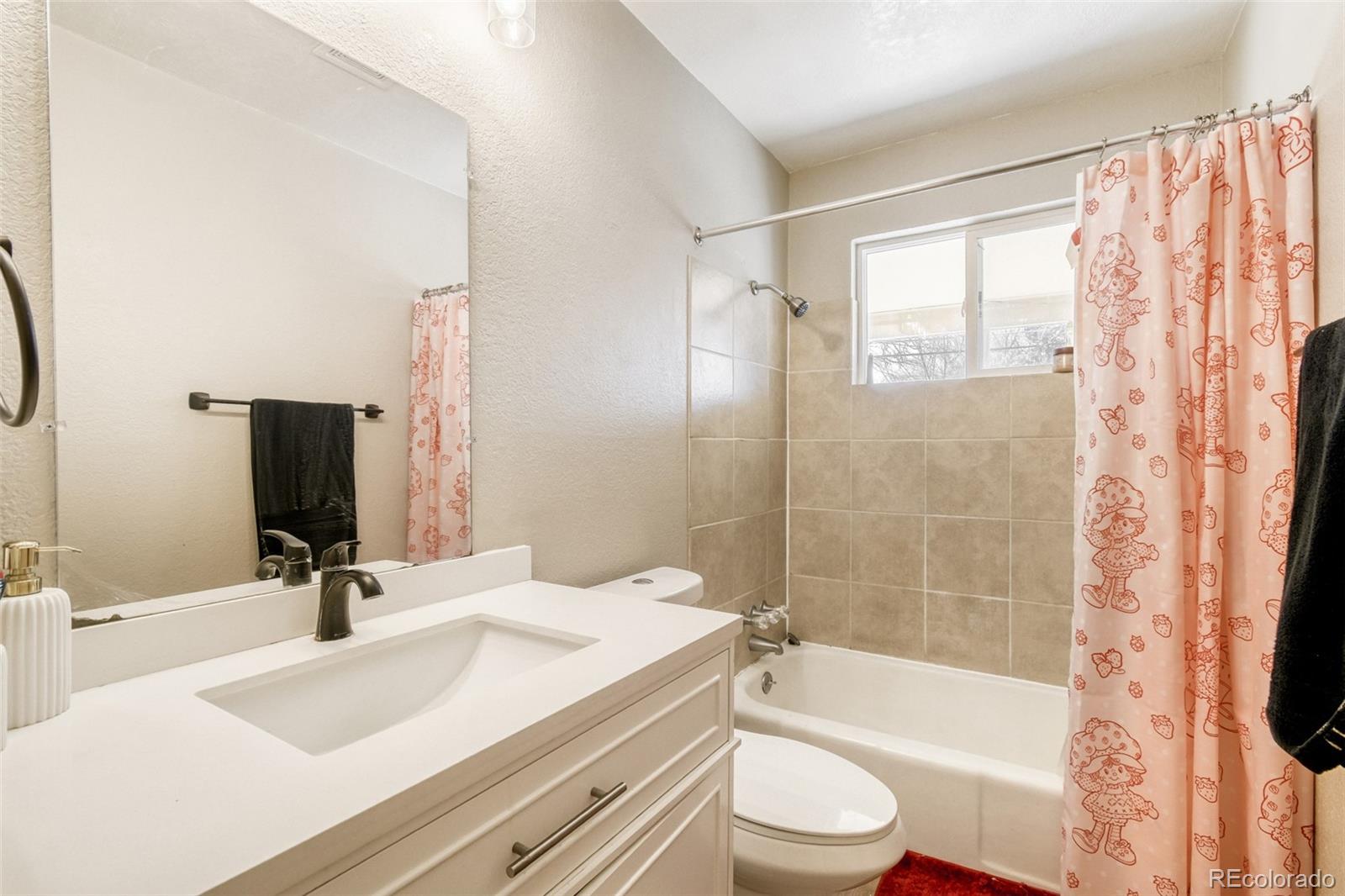 987 Vaughn Street Aurora CO 80011