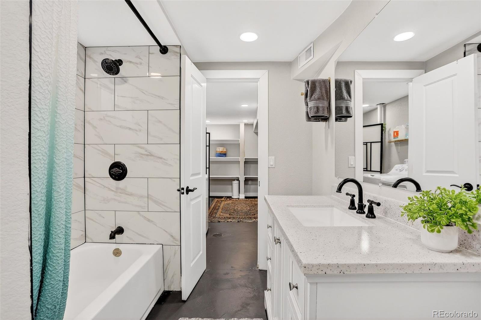 3222 Blackhawk Circle Aurora CO 80011