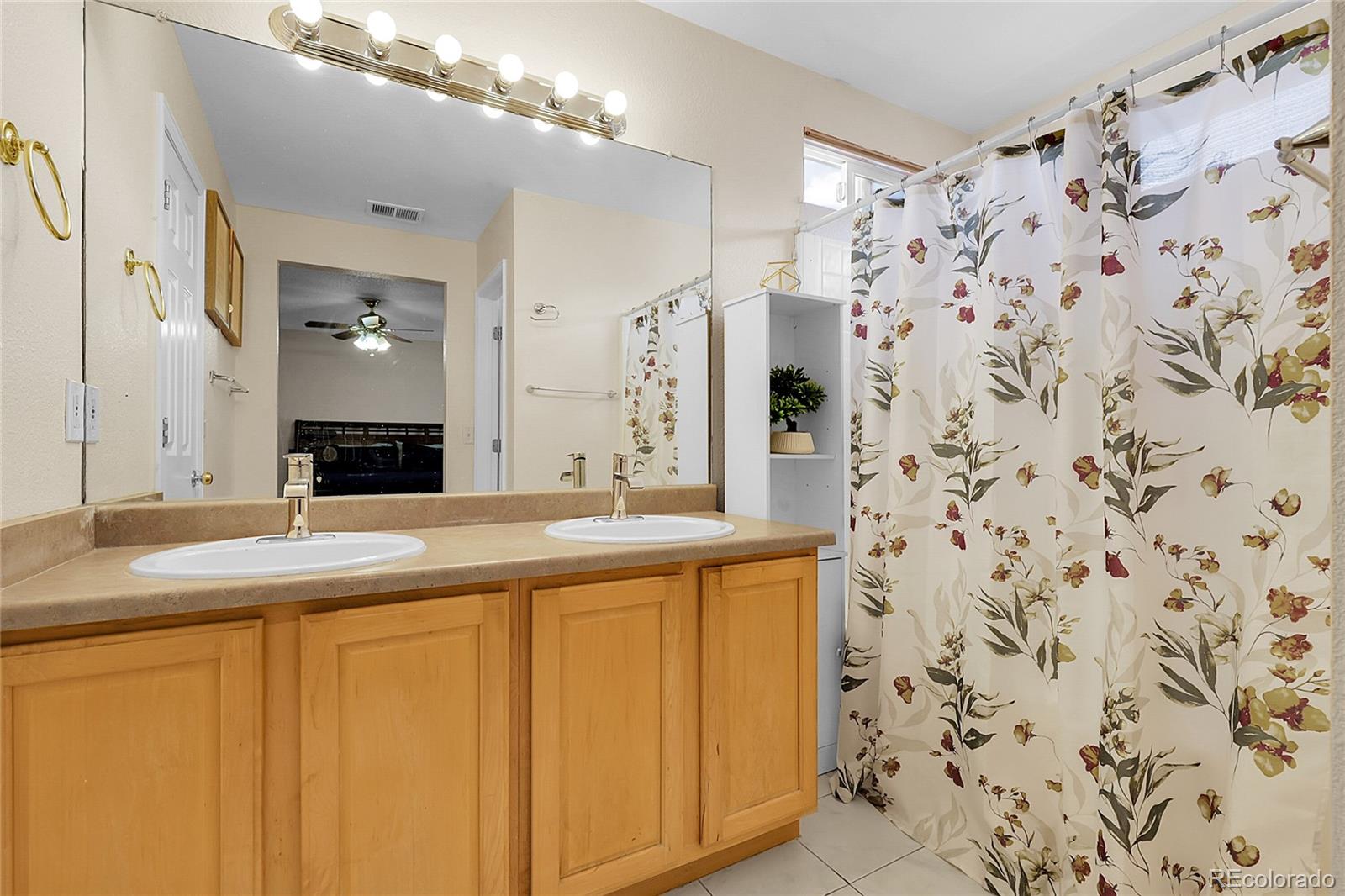 337 Ivory Circle Aurora CO 80011