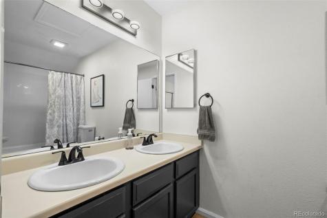 1012 S Zeno Way Aurora CO 80017