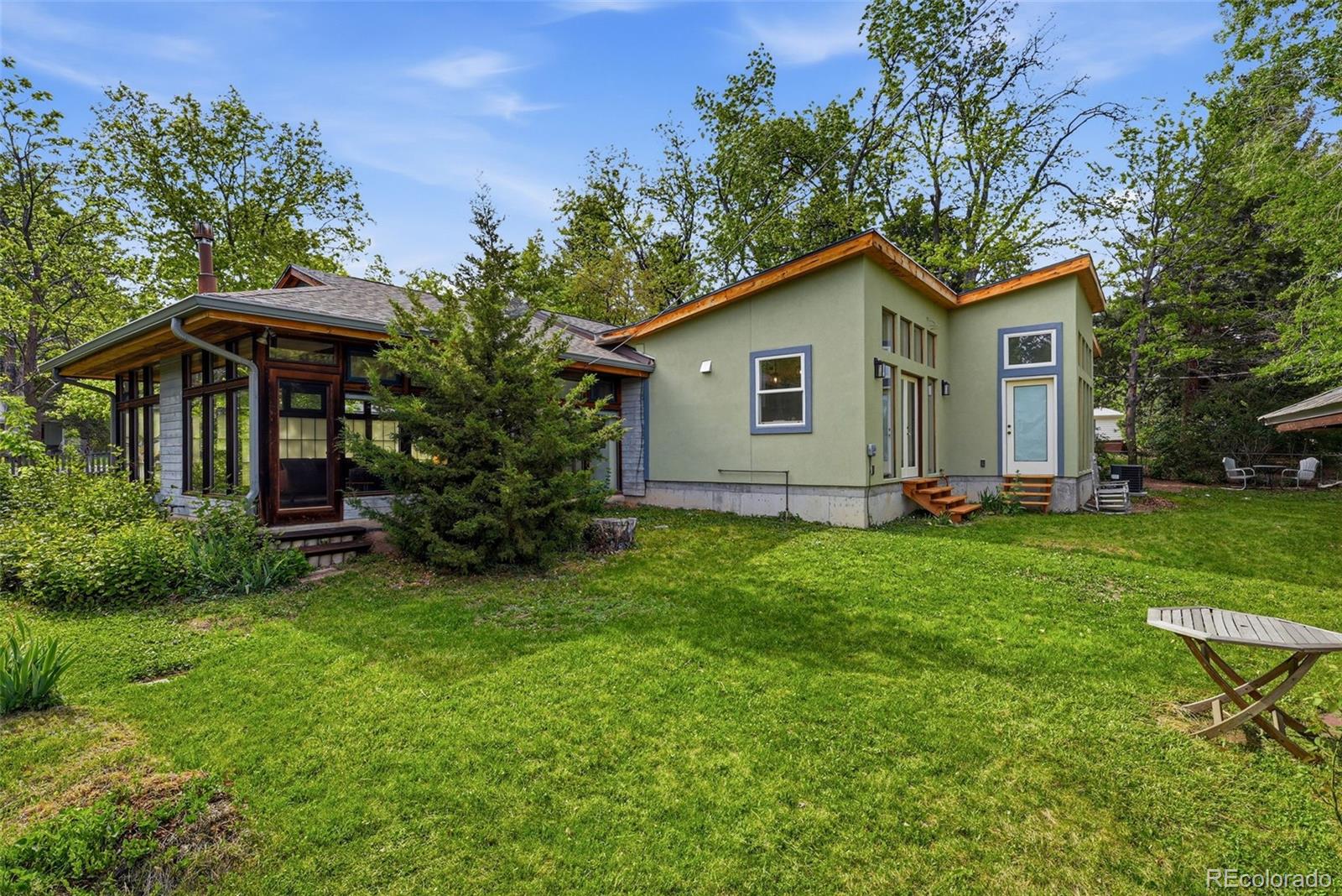 2060 Dover Street Lakewood CO 80215