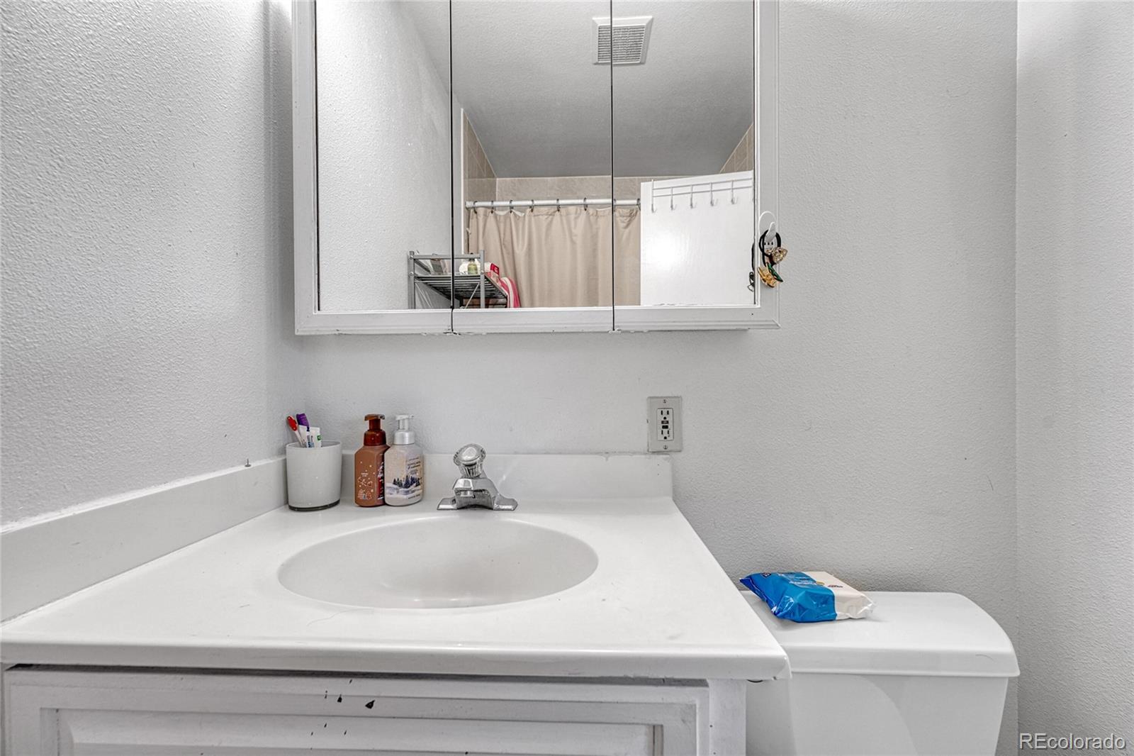 841 S Oakland Street Aurora CO 80012