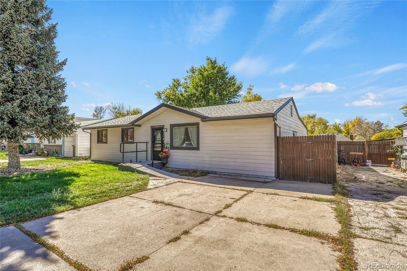 841 S Oakland Street Aurora CO 80012