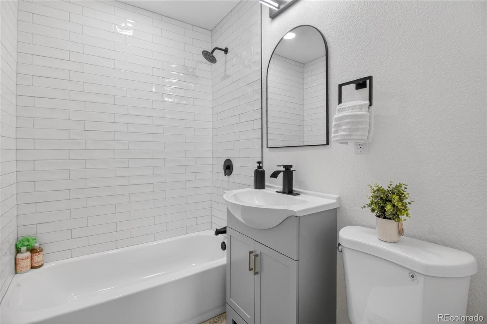 2096 S Lowell Boulevard Denver CO 80219