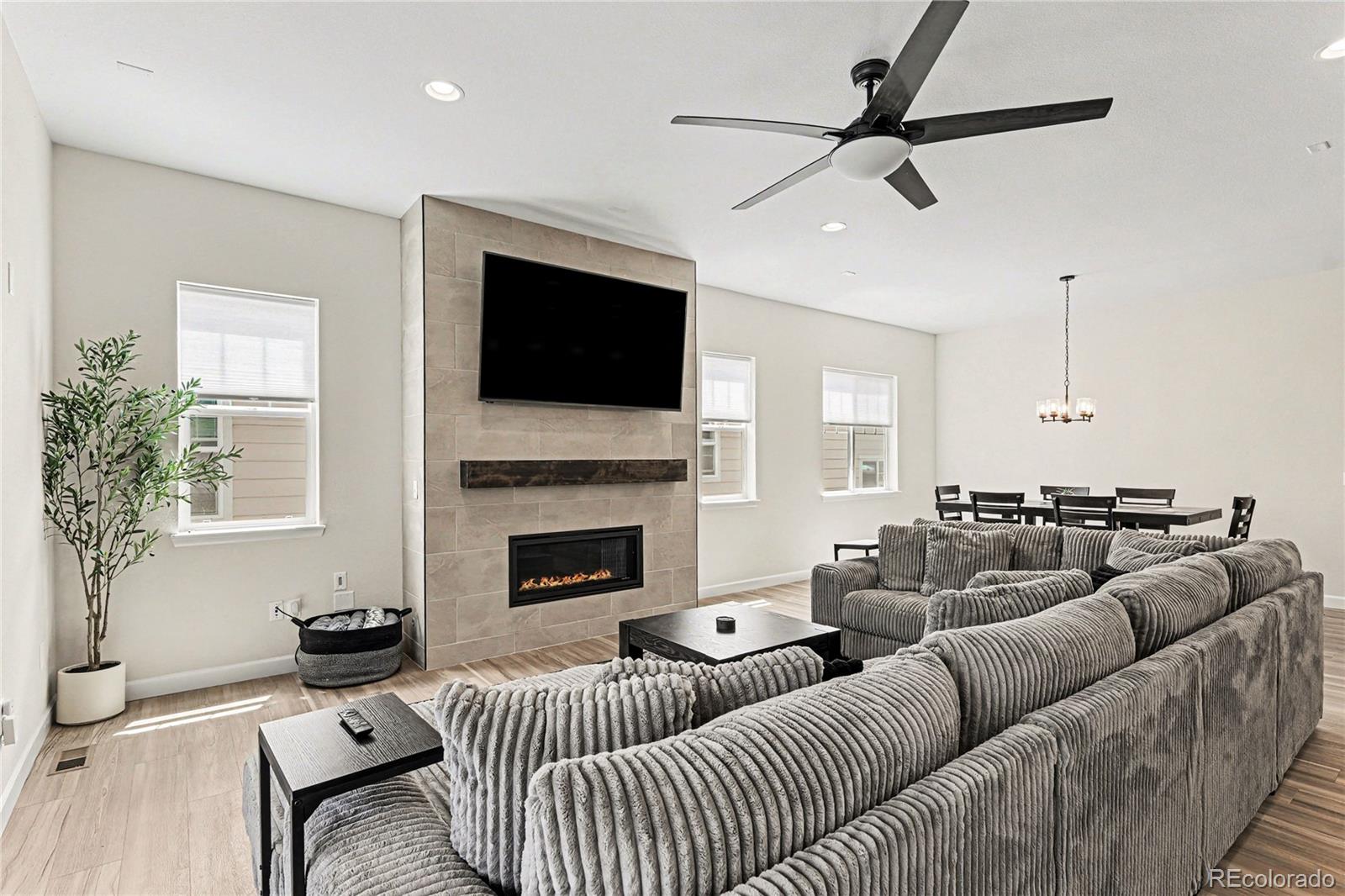 4044 Haleyville Court Aurora CO 80019