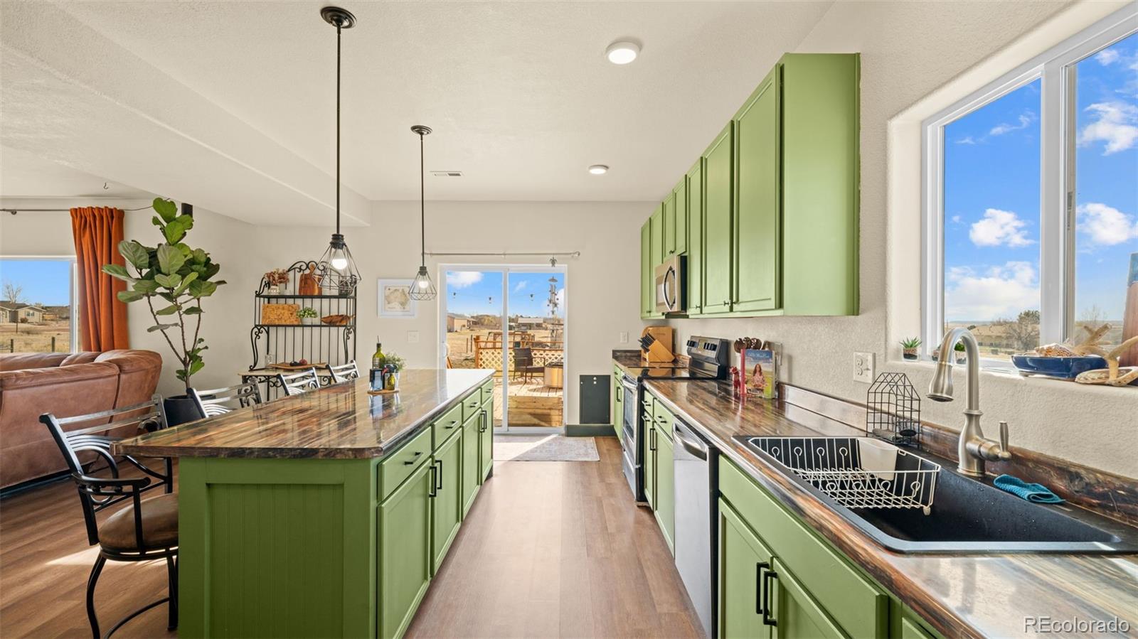 1072 S Avenida Del Oro Pueblo CO 81007
