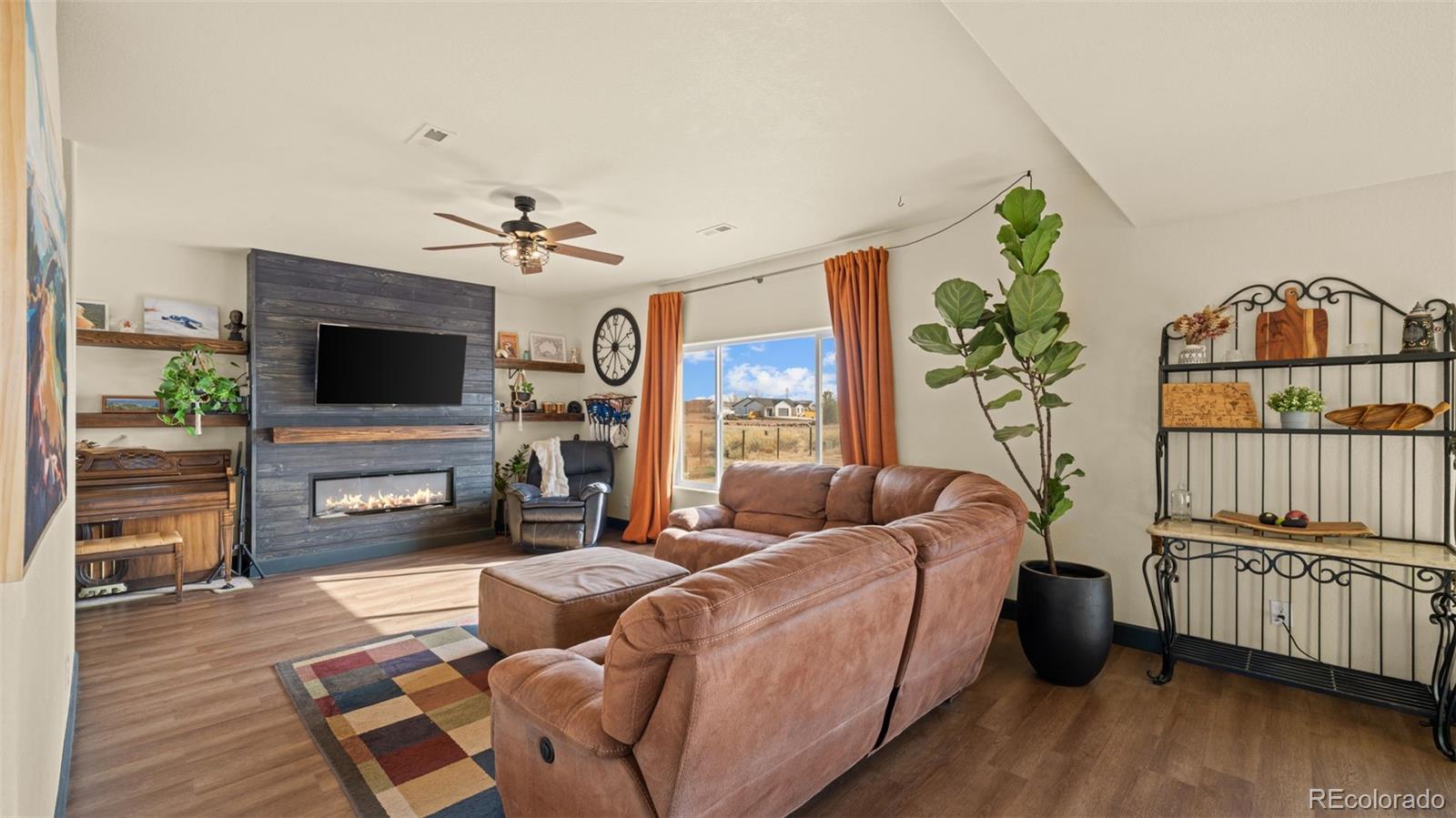 1072 S Avenida Del Oro Pueblo CO 81007