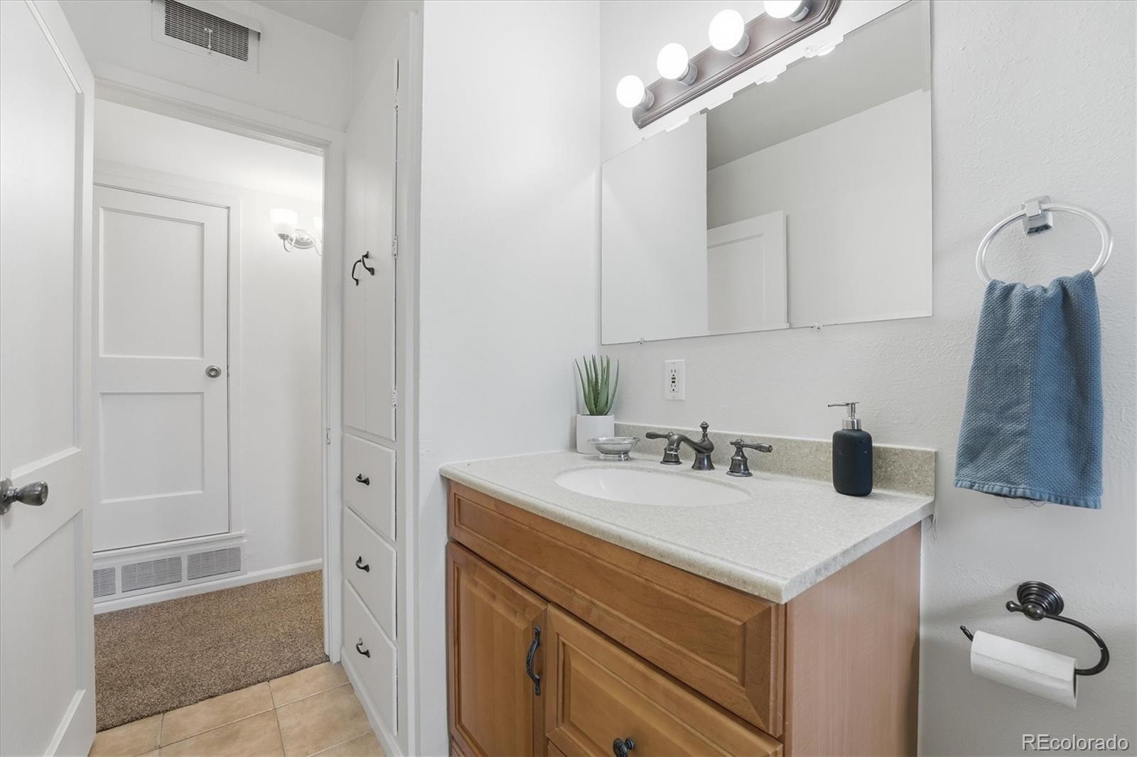 880 Tucson Street Aurora CO 80011