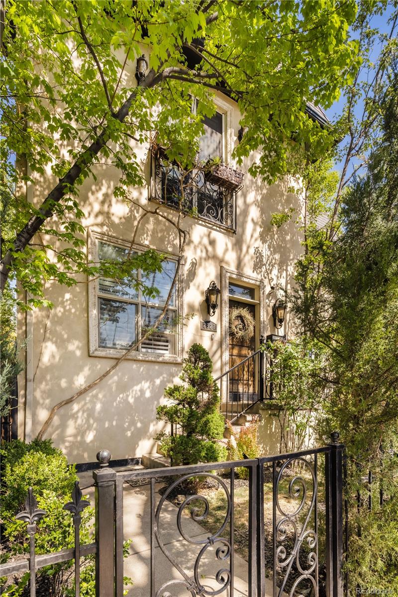 2527 Tremont Place Denver CO 80205