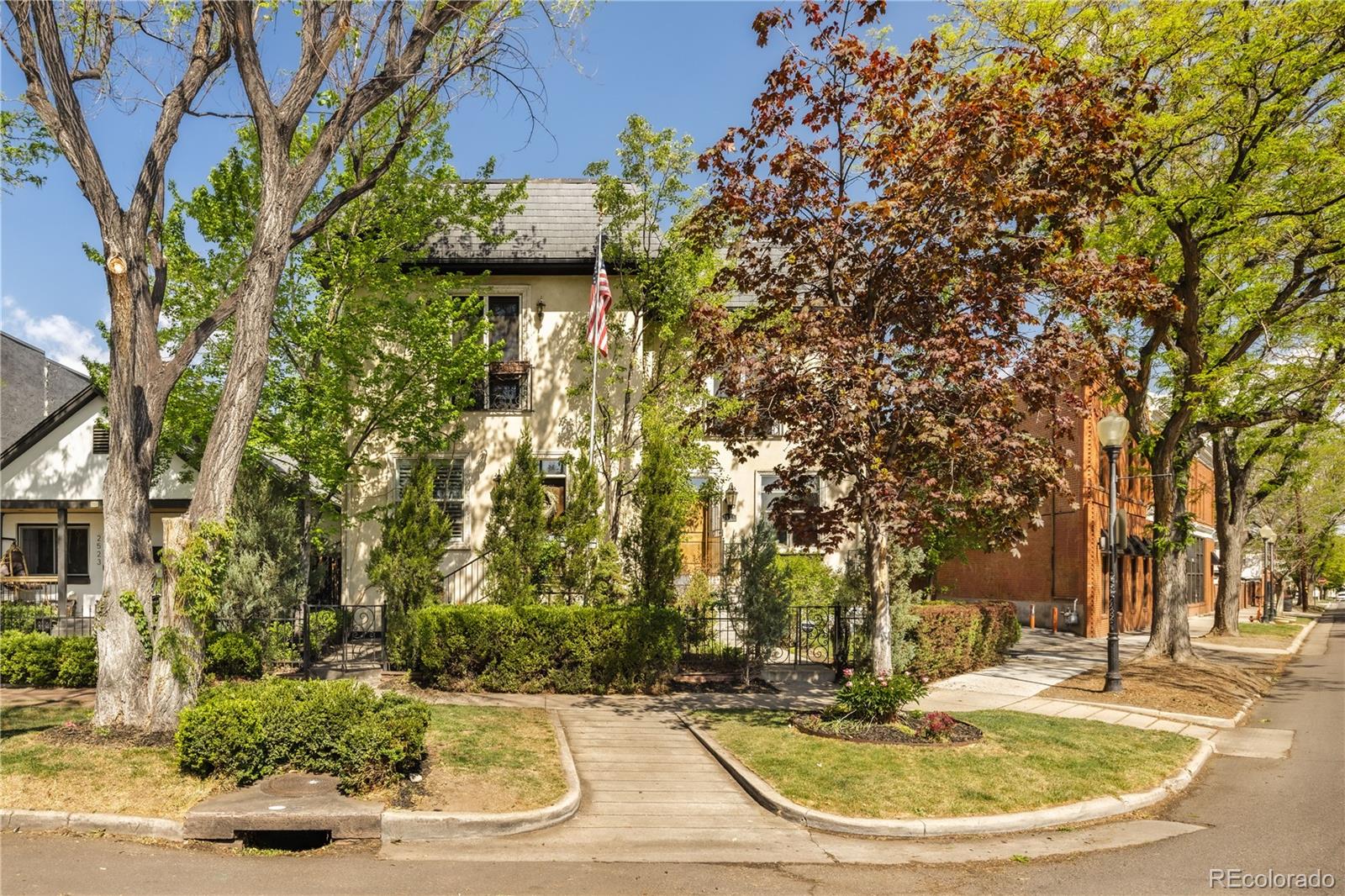 2527 Tremont Place Denver CO 80205