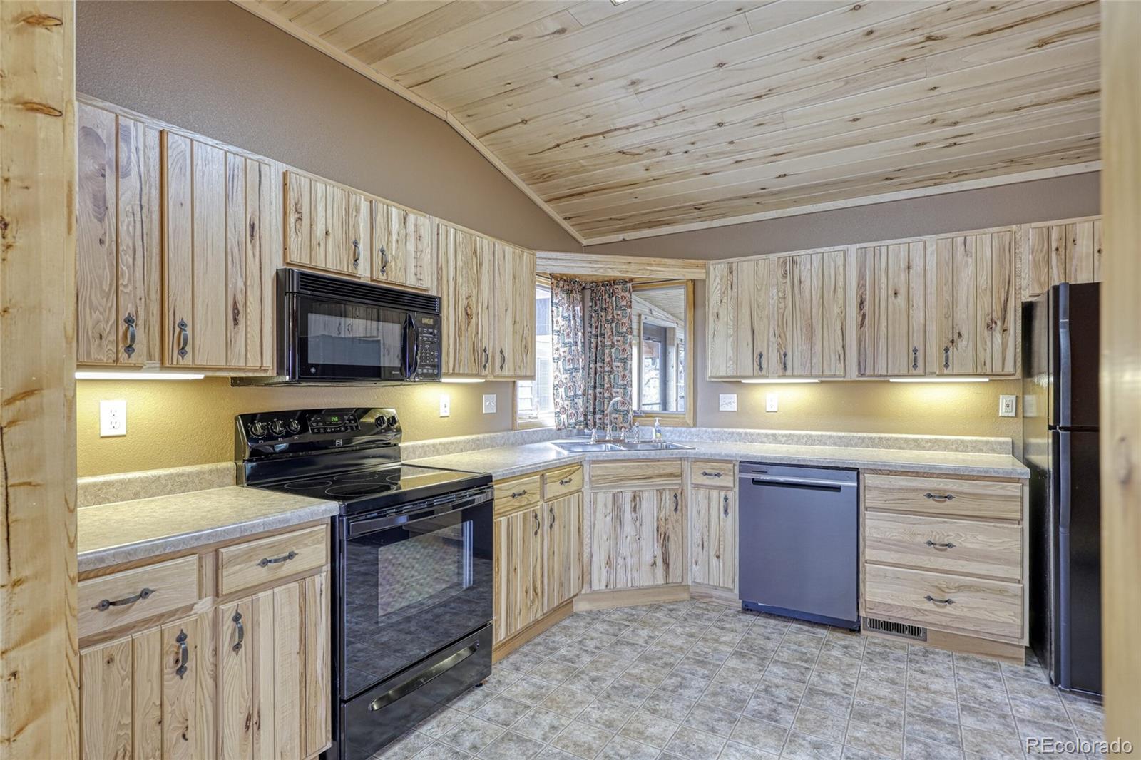 62 Cheyenne Road Florissant CO 80816