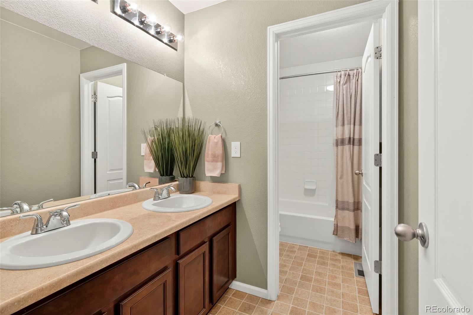 7151 S Oak Hill Circle Aurora CO 80016