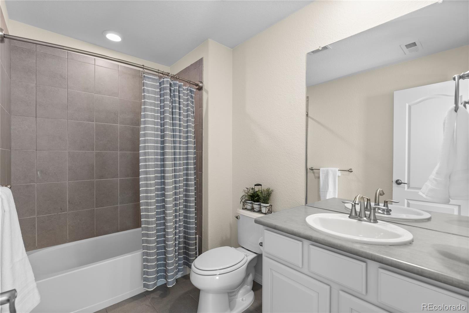 27267 E Jamison Place Aurora CO 80016