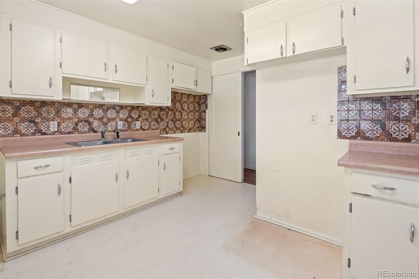 721 Geneva Street Aurora CO 80010
