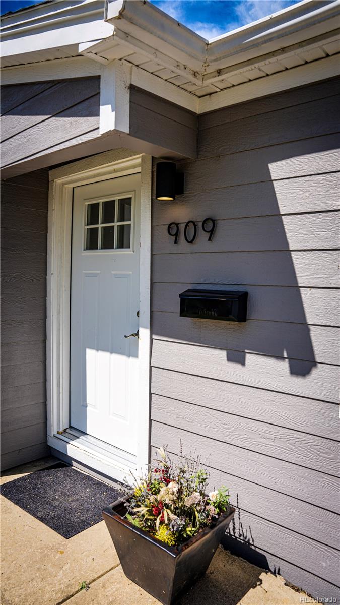 909 Meade Street Denver CO 80204