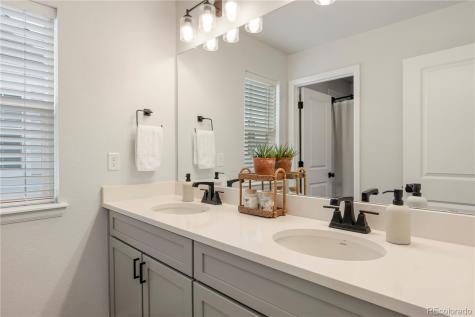 7140 S Vandriver Way Aurora CO 80016