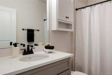 7140 S Vandriver Way Aurora CO 80016