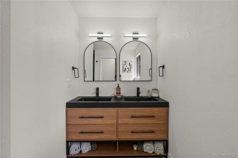 884 S Lewis Street Lakewood CO 80226