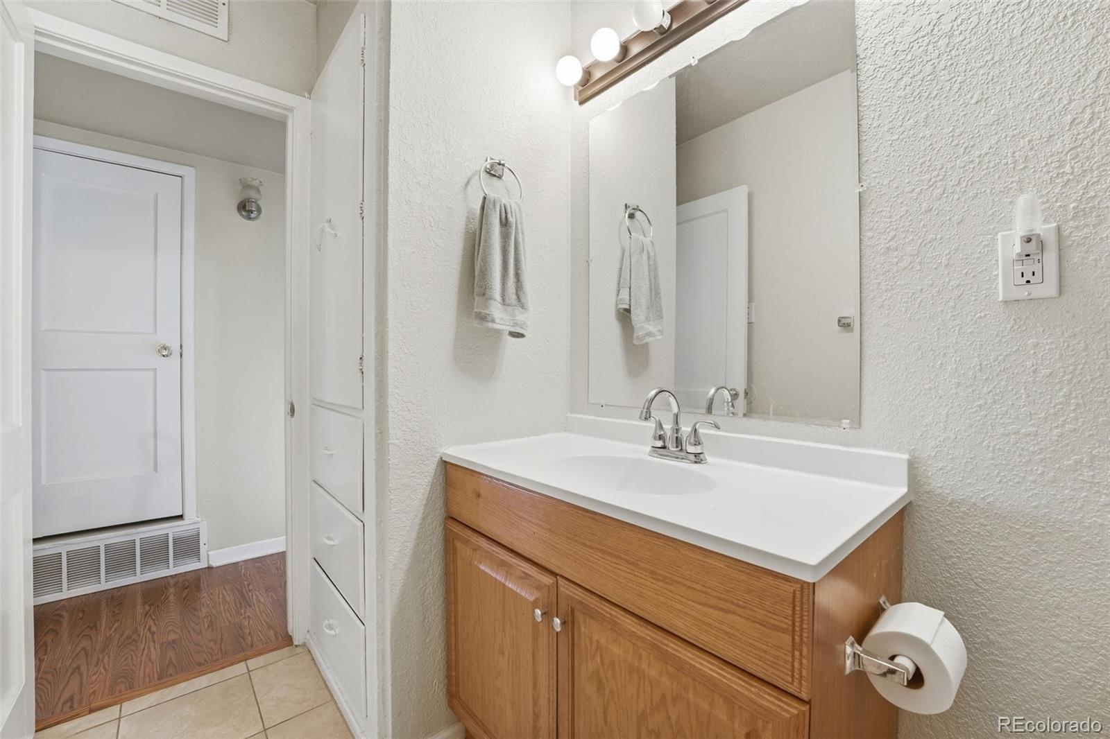 811 Ursula Street Aurora CO 80011