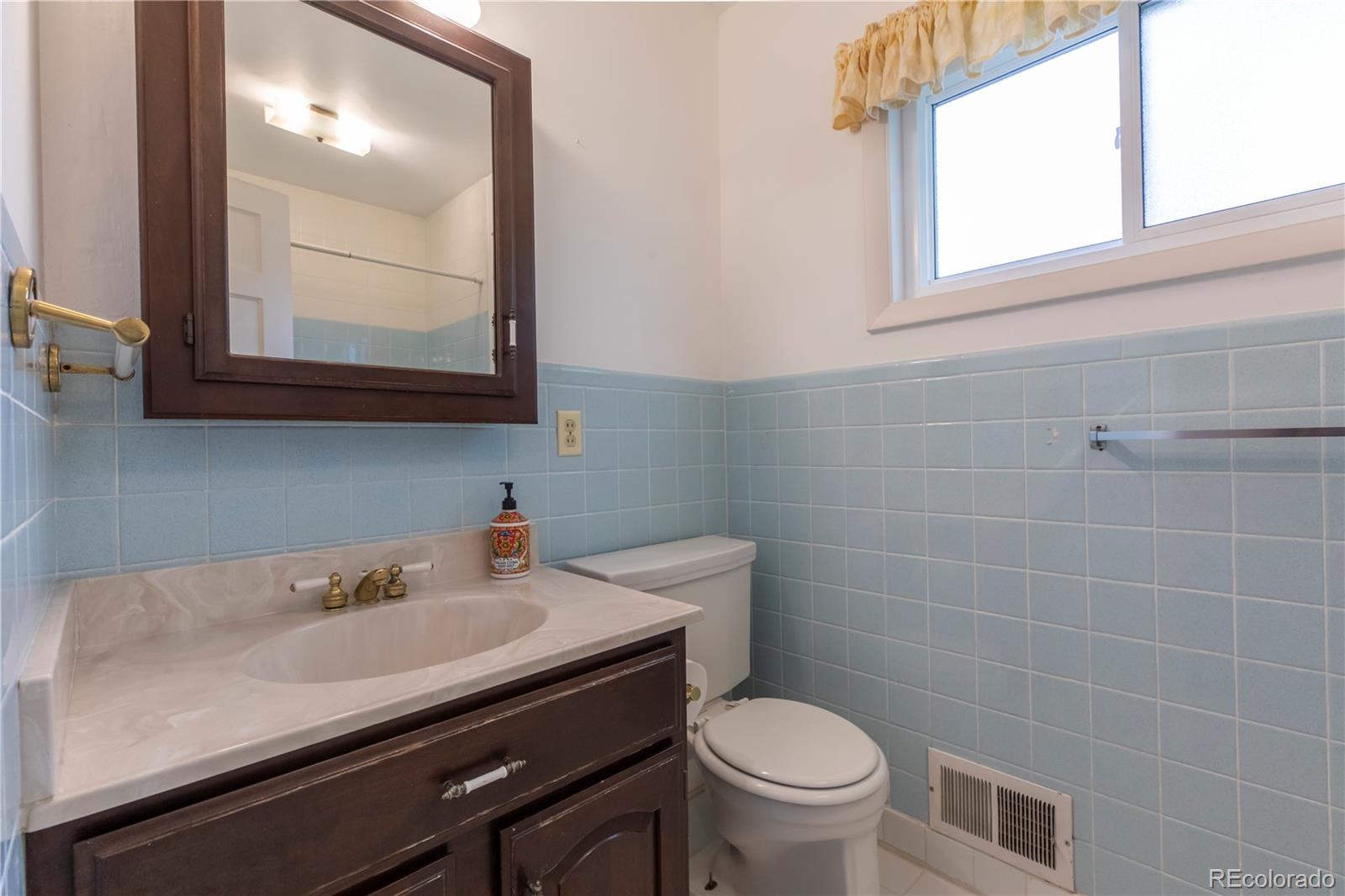 1061 E Briarwood Circle N Centennial CO 80122