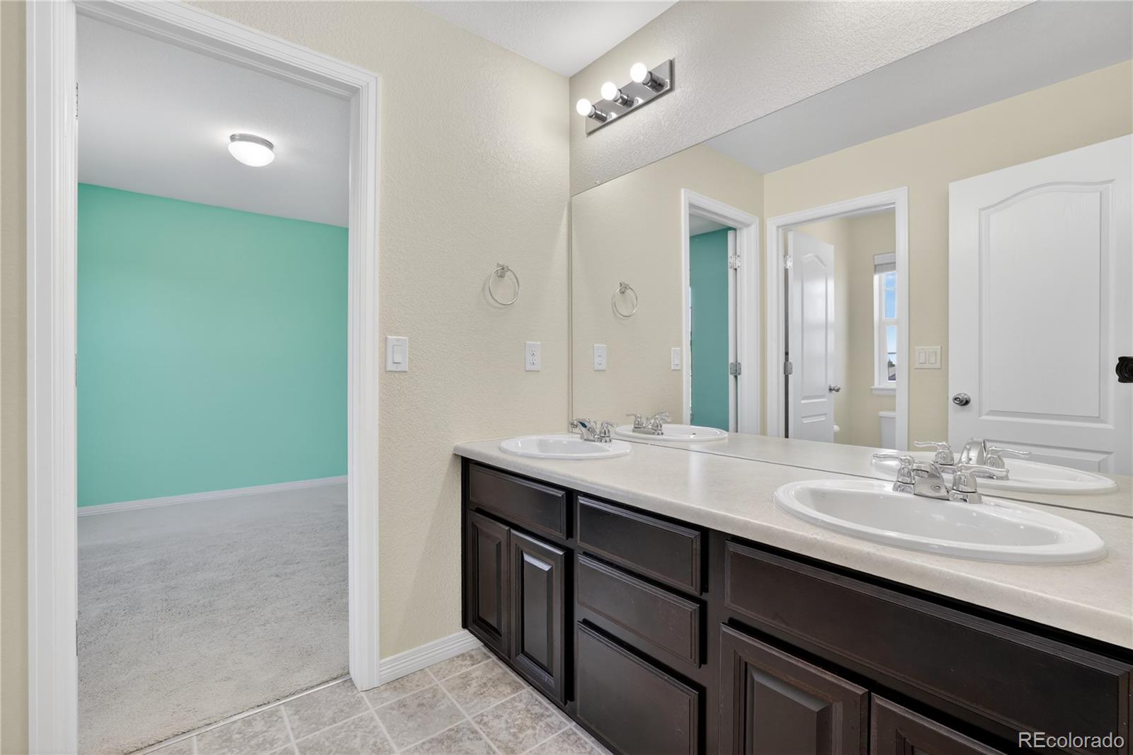 22 N Newcastle Court Aurora CO 80018
