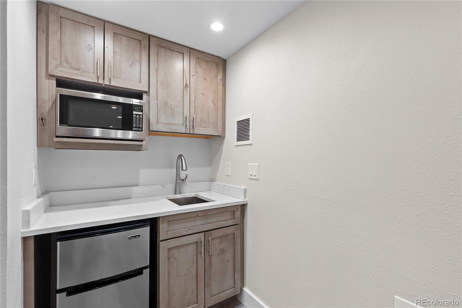 6450 S Magnolia Court Centennial CO 80111