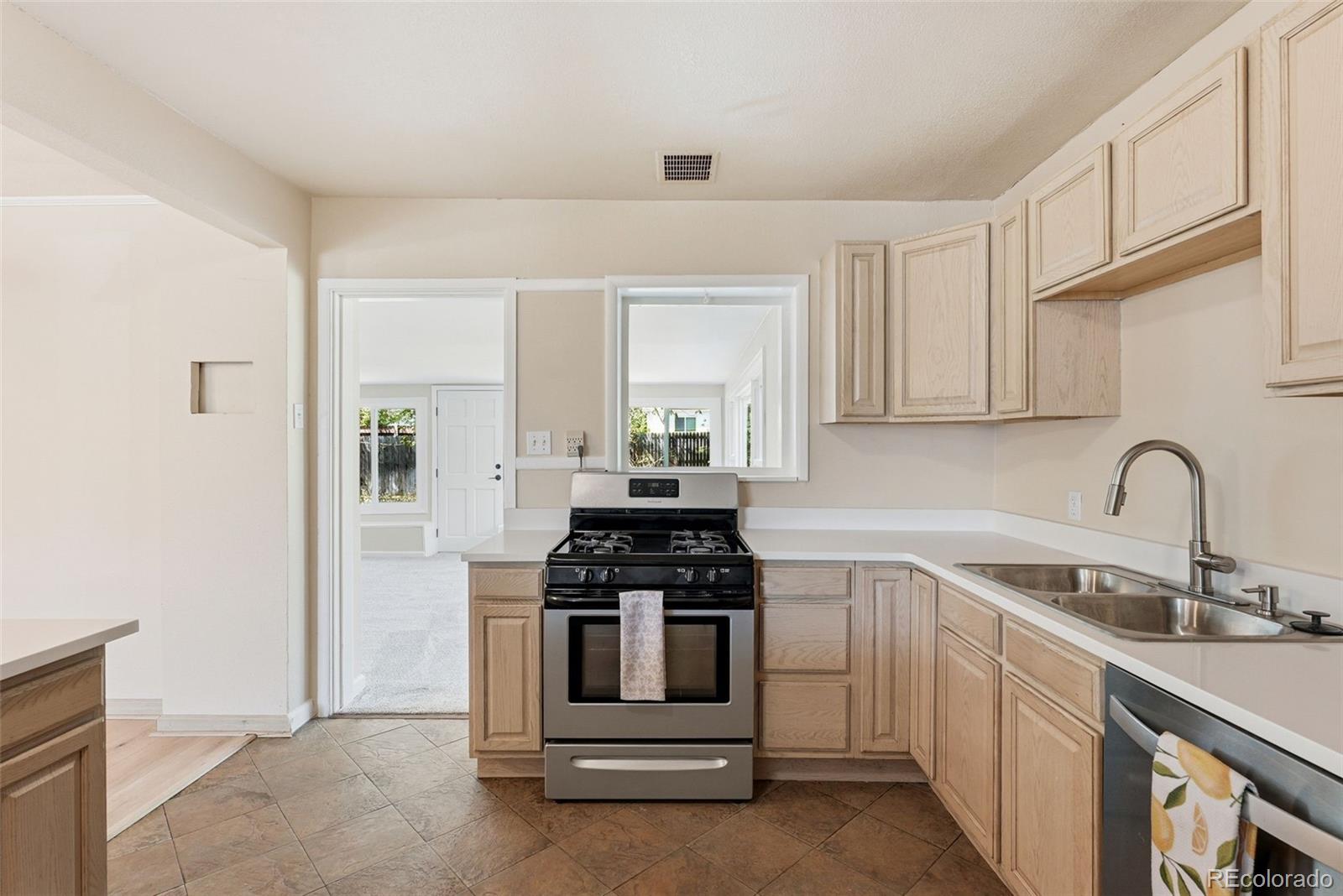 779 Scranton Street Aurora CO 80011