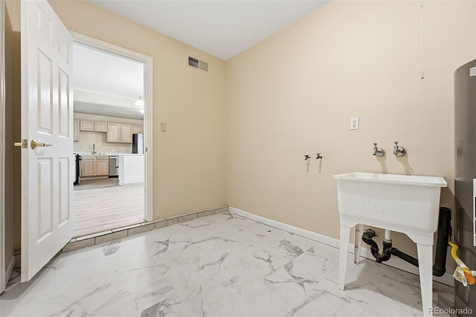 779 Scranton Street Aurora CO 80011