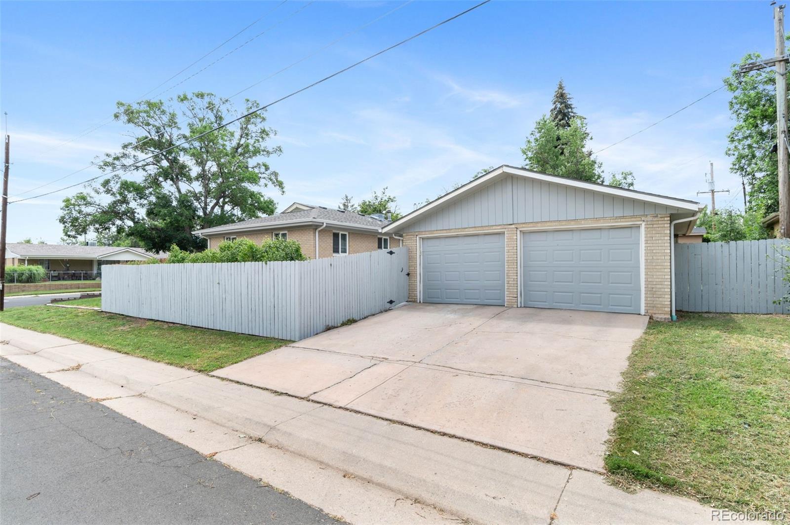 995 Ironton Street Aurora CO 80010