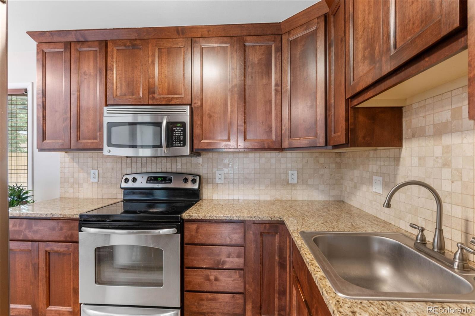 995 Ironton Street Aurora CO 80010