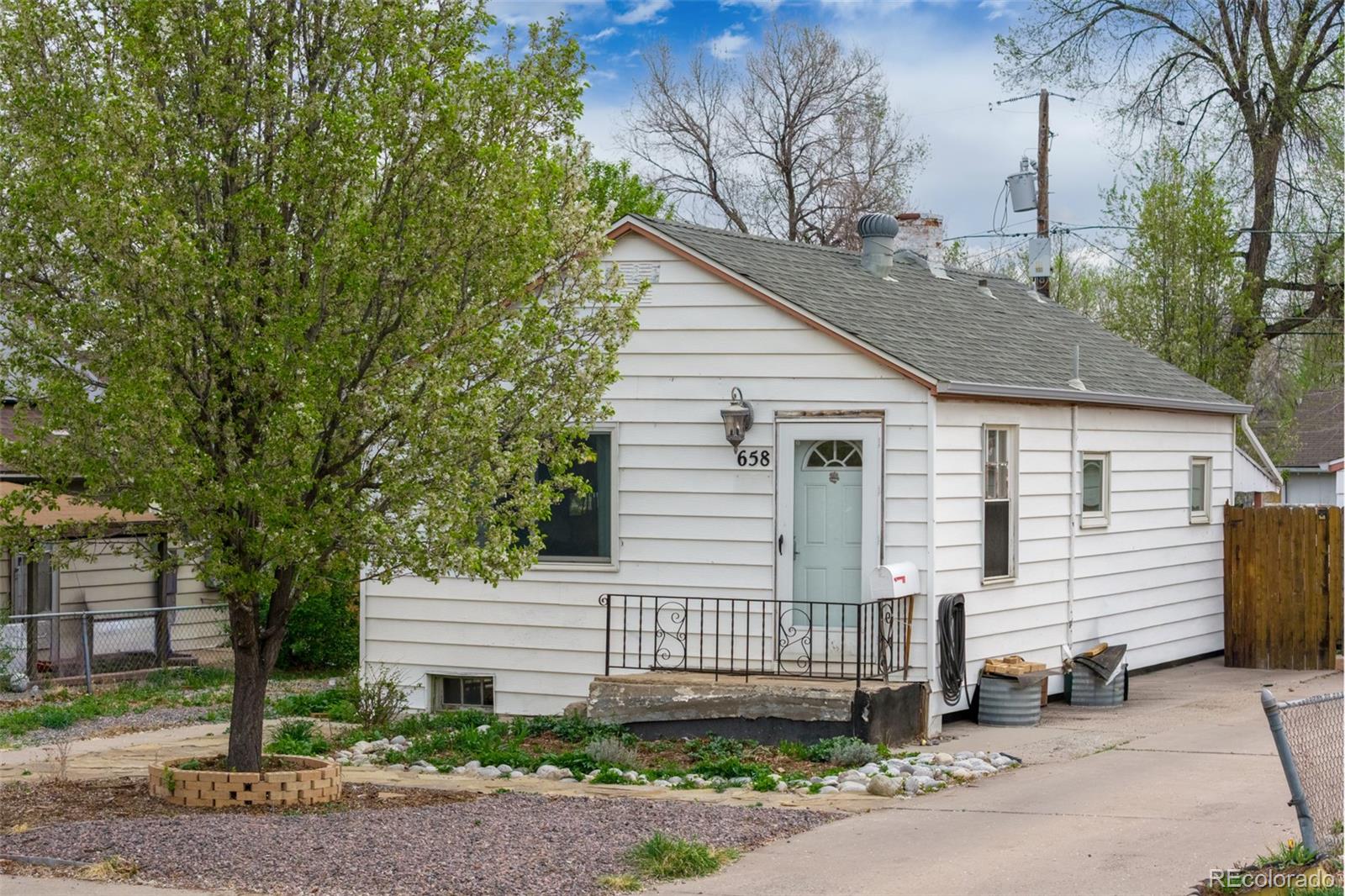 658 S Newton Street Denver CO 80219