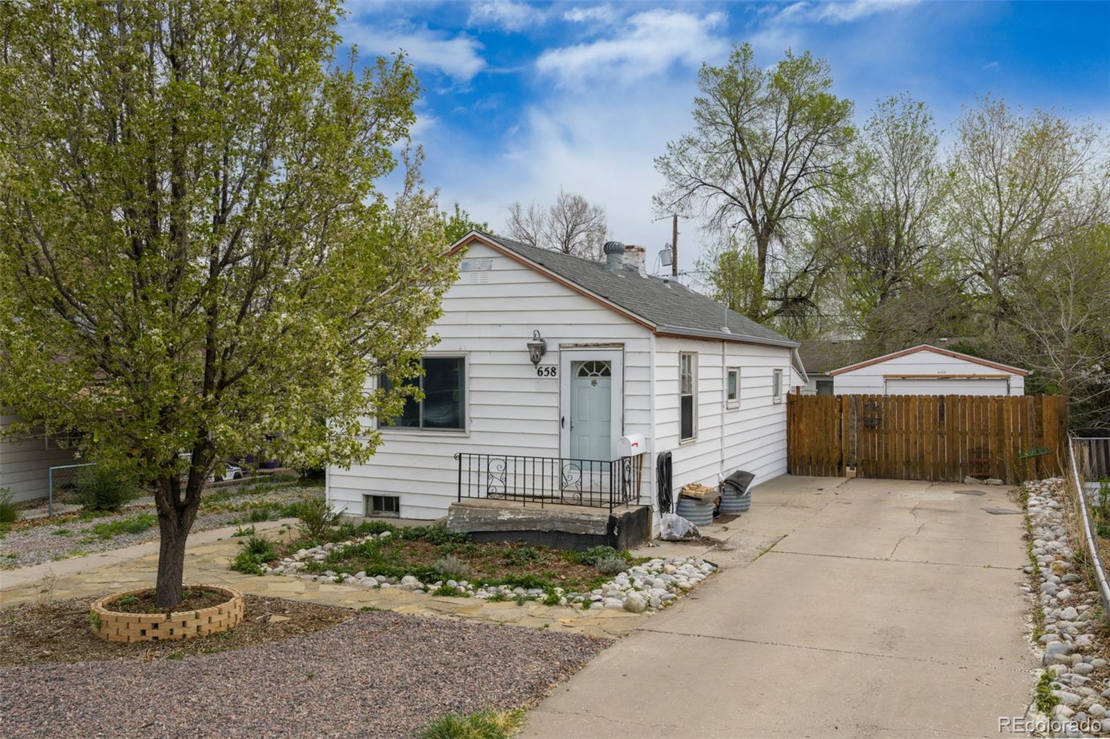 658 S Newton Street Denver CO 80219