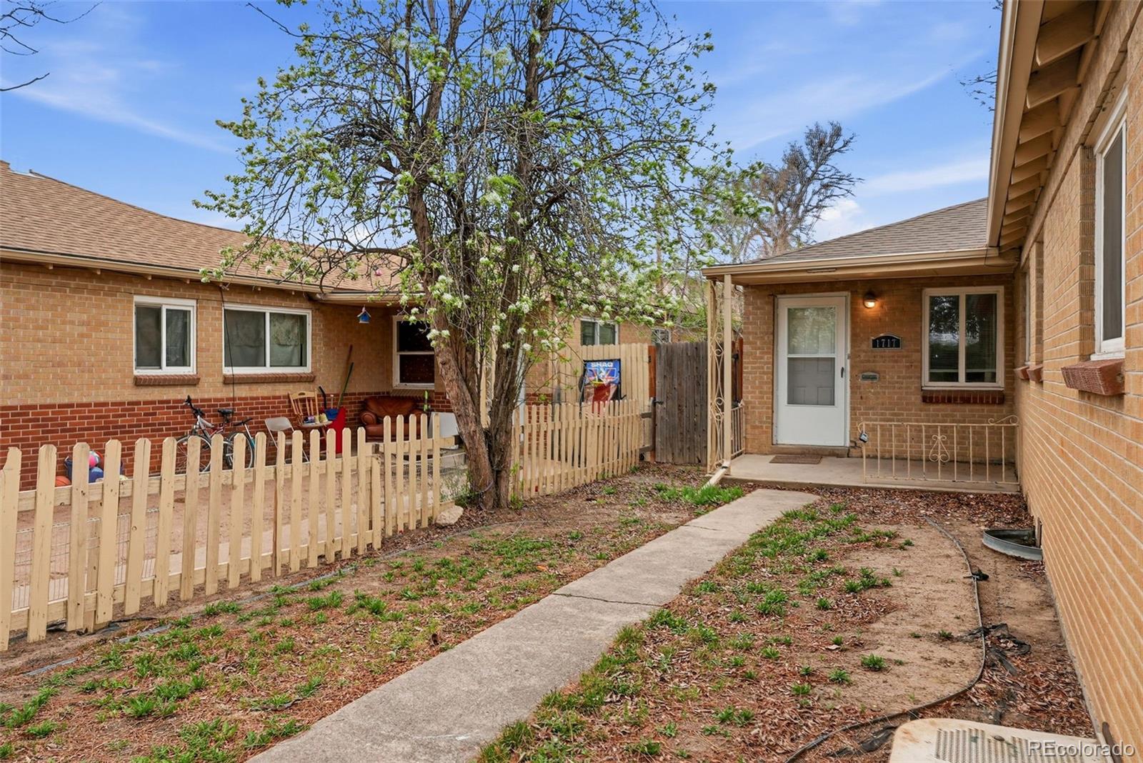 1717 Clinton Street Aurora CO 80010