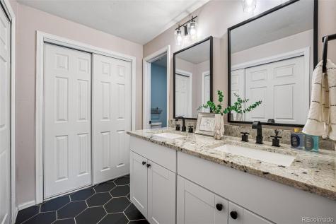 1689 Bahama Street Aurora CO 80011