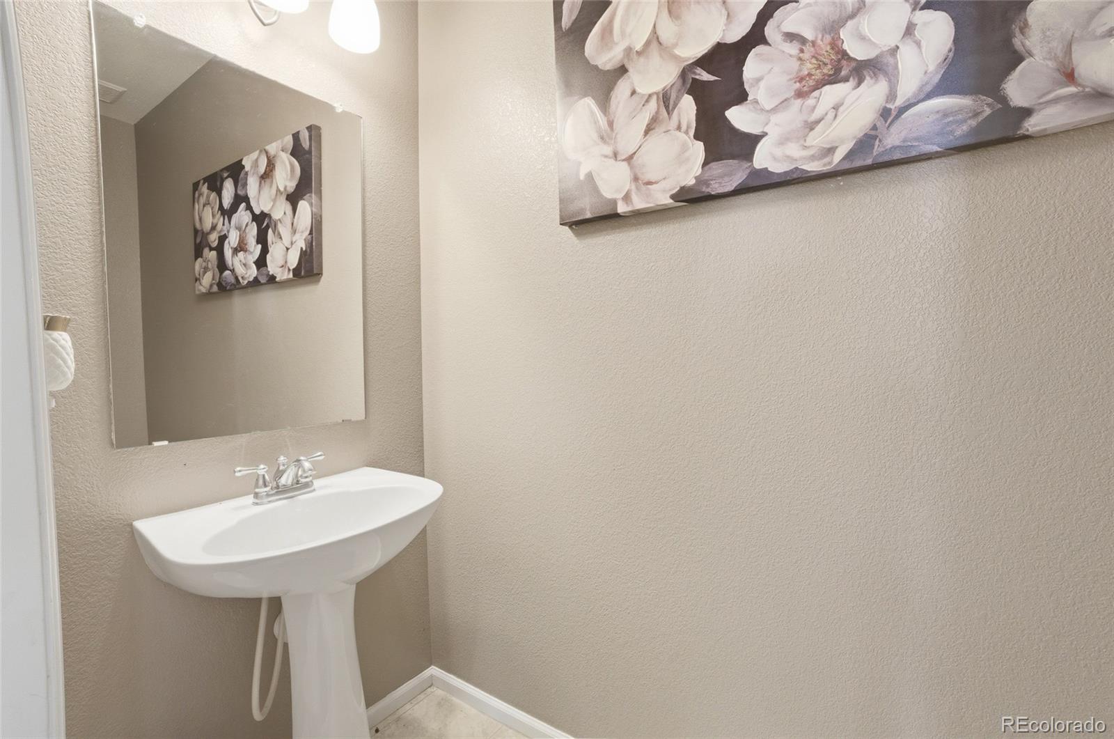 5573 Jasper Street Denver CO 80239