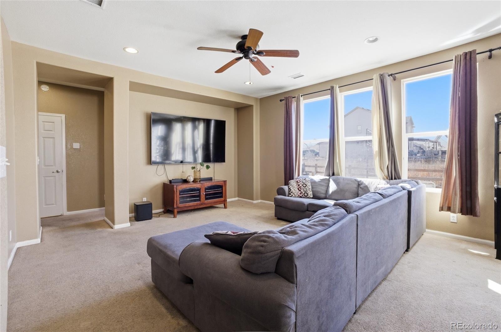 5573 Jasper Street Denver CO 80239